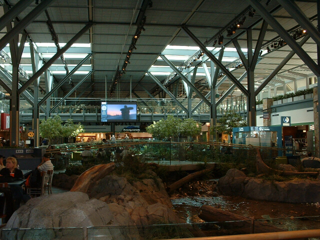Airport: Indoor landscaping